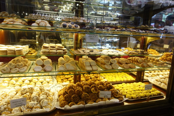 <strong> Confitería El Riojano (Madrid Food Tour) desserts, bread, cookies <strong> Confitería El Riojano (Madrid Food Tour) desserts, bread, cookies
